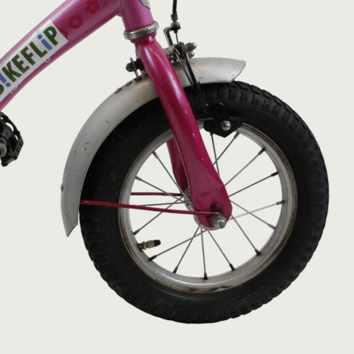 12.119, BikeFlip, 12 inch roze kinderfiets, terugtraprem, handrem, geen versnellingen, kabelslot, optionele zijwieltjes,fiets