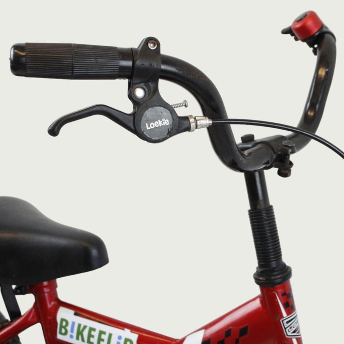 12.125 - BikeFlip, 12 inch kinderfiets, Loekie fiets, rode kinderfiets, terugtraprem, handrem, peuterfiets, kabelslot