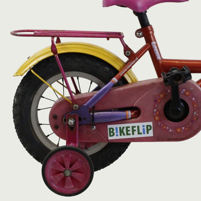 12.129 - BikeFlip, 12 inch kinderfiets, Loekie fiets, kleurrijke kinderfiets, mandje voorop, zijwieltjes, terugtraprem