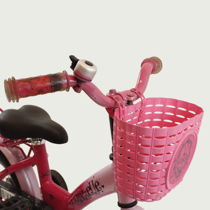 12.139 - BikeFlip, 12 inch kinderfiets, Gazelle fiets, roze kinderfiets, mandje voorop, terugtraprem, zijwieltjes, kabelslot