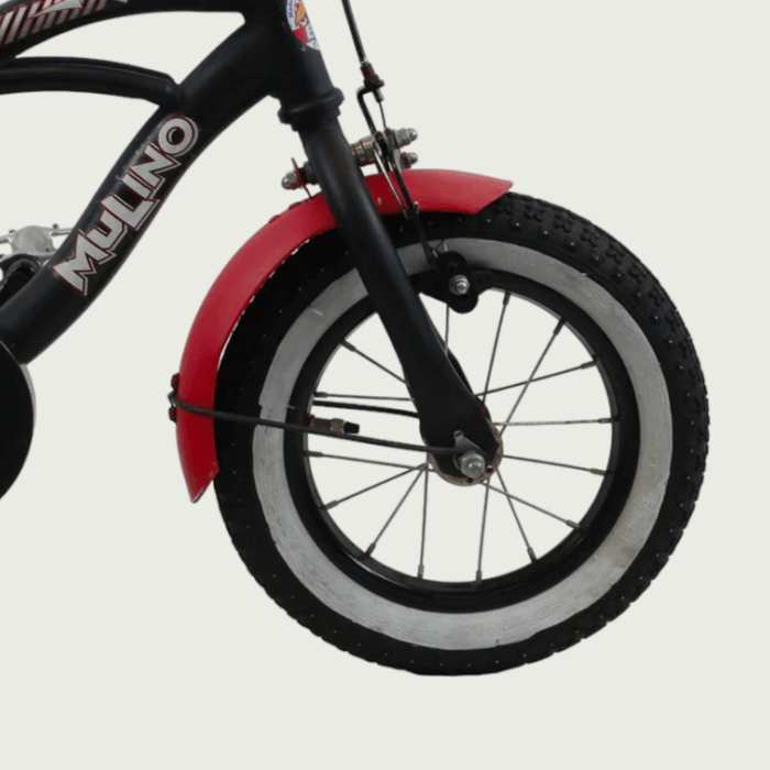 12.158 - BikeFlip. 12 inch kinderfiets, zwarte fiets, rode accenten, terugtraprem, handrem, achterrekje, zijwieltjes