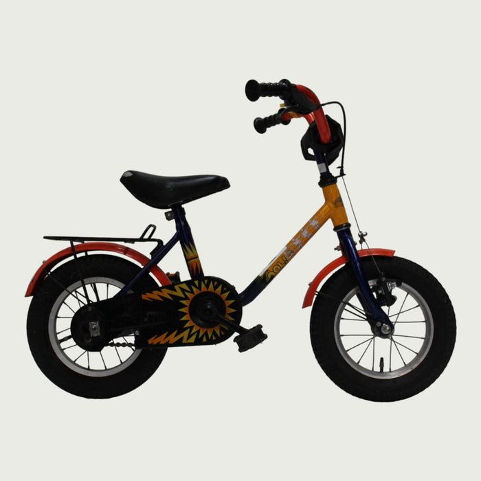 12.34 - BikeFlip, 12 inch, kinderfiets, zwart, oranje, terugtraprem, handrem, geen versnellingen, kabelslot, 85-100 cm fiets