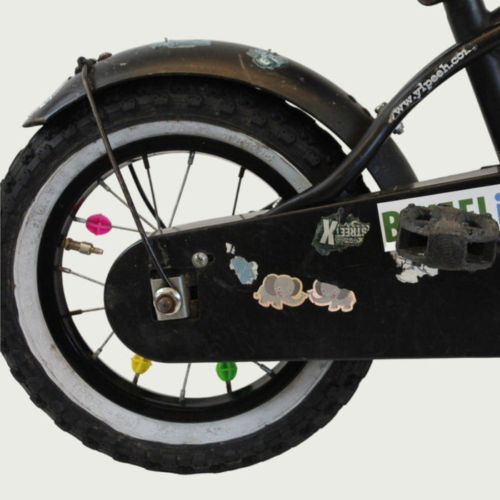12.38 - BikeFlip, 12 inch, zwarte fiets, spaakkralen, terugtraprem, handrem, geen versnellingen, kabelslot, zijwieltjes