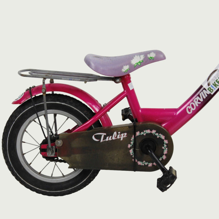 12.67 - BikeFlip, refurbished 12 inch, roze fiets, bloemen thema, mandje voor, terugtraprem, handrem, kabelslot, stevig