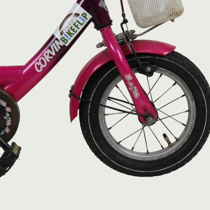 12.67 - BikeFlip, refurbished 12 inch, roze fiets, bloemen thema, mandje voor, terugtraprem, handrem, kabelslot, stevig