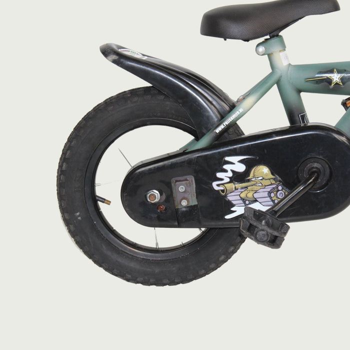 12.72 - BikeFlip, 12 inch kinderfiets, groen en zwart, terugtraprem, handrem, kabelslot, leger thema fiets, stoer