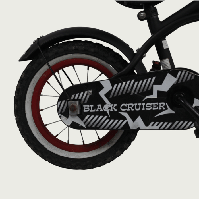 12.85 - BikeFlip, 12 inch kinderfiets, zwarte cruiser, lichtgevende rode velgen, terugtraprem, handrem, kabelslot, stoer