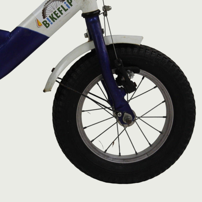 12.87 - BikeFlip, 12 inch kinderfiets, paars en wit fiets, terugtraprem, handrem, geen versnellingen, kabelslot, stoer