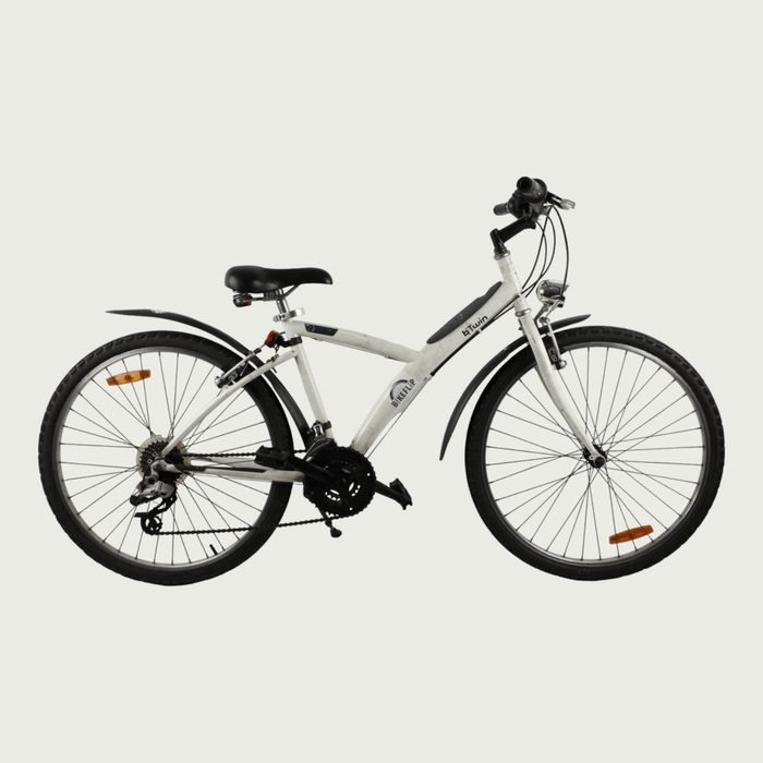26.13 - BikeFlip, 26 inch sportfiets, derailleur, handremmen, kabelslot, vaste verlichting, wit fiets