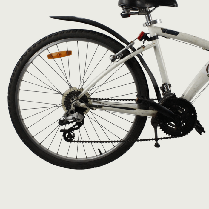 26.13 - BikeFlip, 26 inch sportfiets, derailleur, handremmen, kabelslot, vaste verlichting, wit fiets
